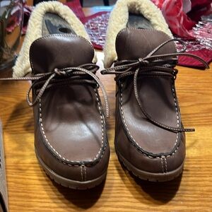 Brown size 11 women tie up shoe boot with wool inside lining